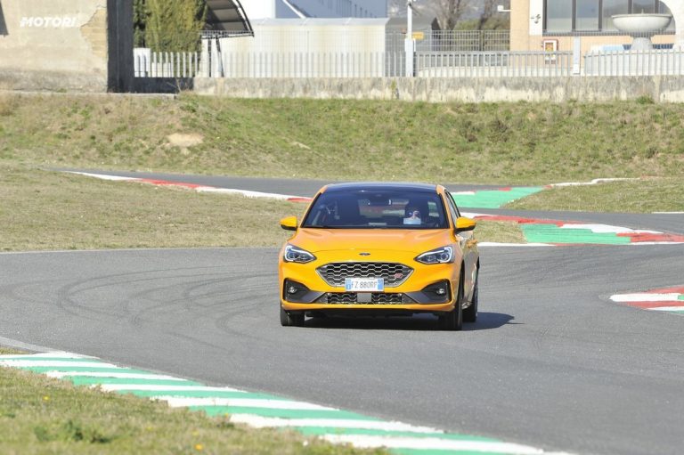 Ford Focus ST: la prova su strada e in pista