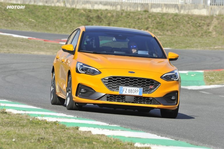 Ford Focus ST: la prova su strada e in pista