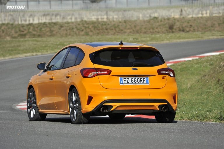 Ford Focus ST: la prova su strada e in pista