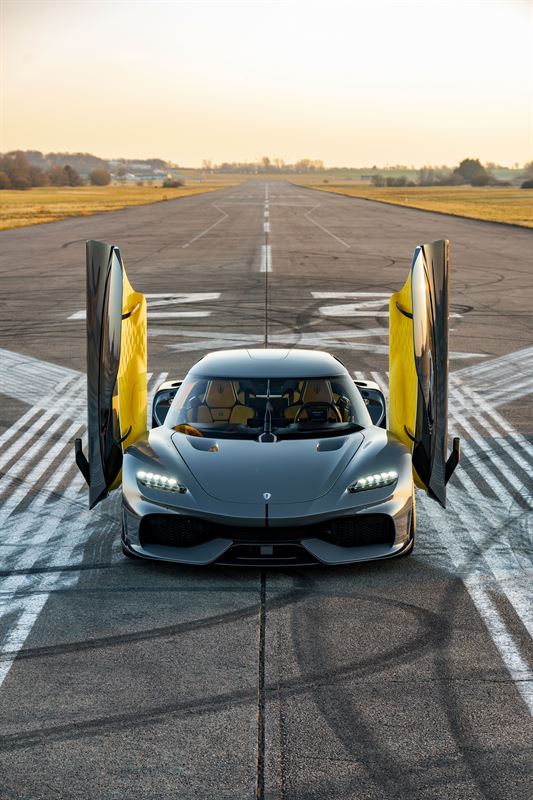 Koenigsegg Gemera: immagini ufficiali in pista