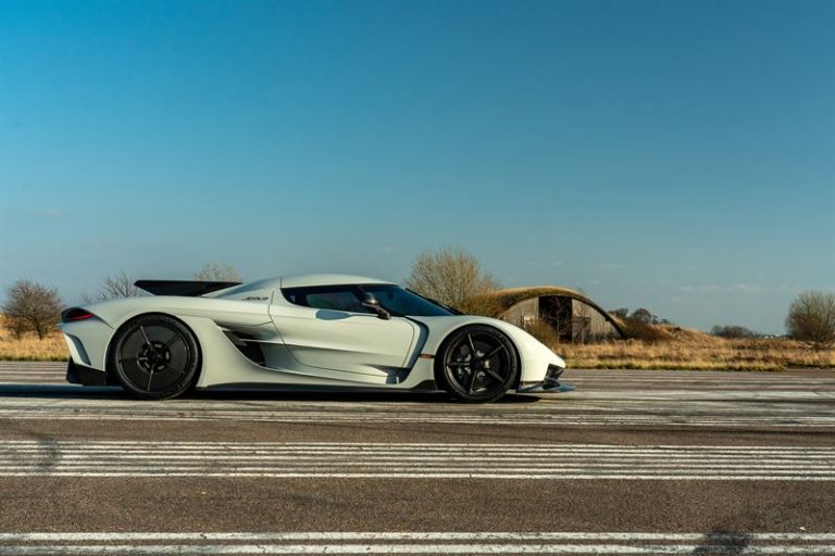 Koenigsegg Jesko Absolut: immagini ufficiali in pista