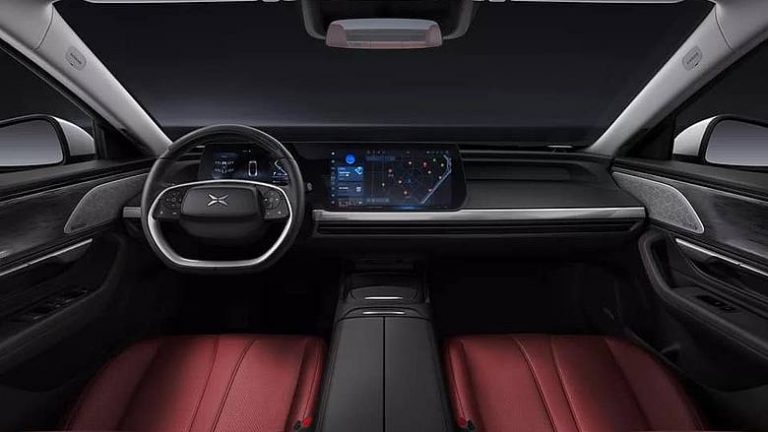 Xpeng P7: immagini ufficiali