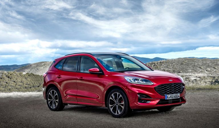 Ford Kuga ibrida plug-in: immagini ufficiali