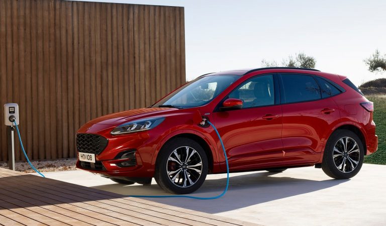 Ford Kuga ibrida plug-in: immagini ufficiali