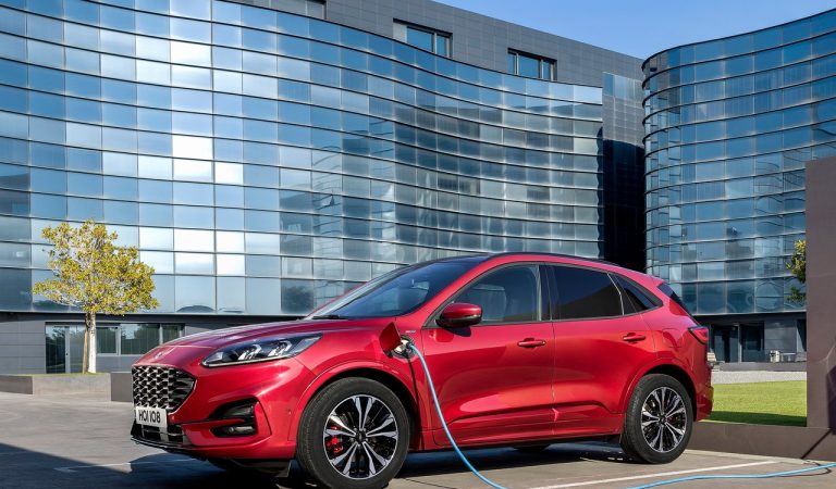 Ford Kuga ibrida plug-in: immagini ufficiali