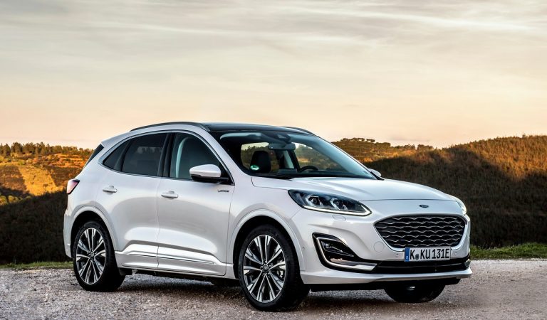 Ford Kuga ibrida plug-in: immagini ufficiali