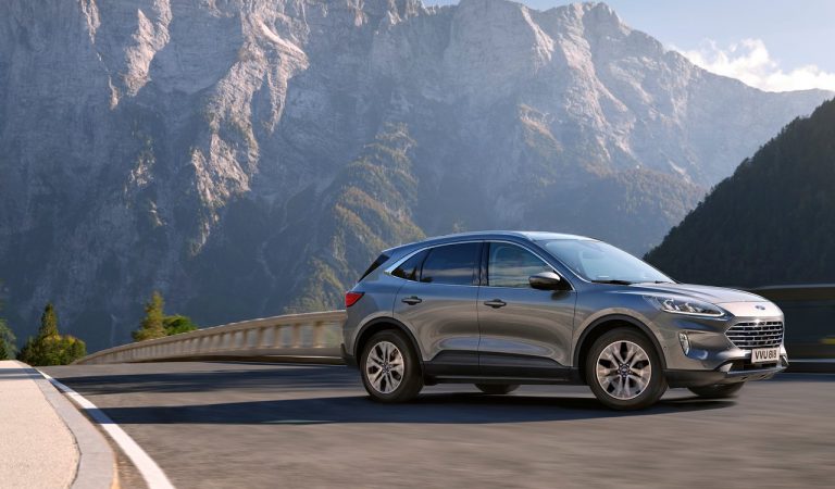 Ford Kuga ibrida plug-in: immagini ufficiali