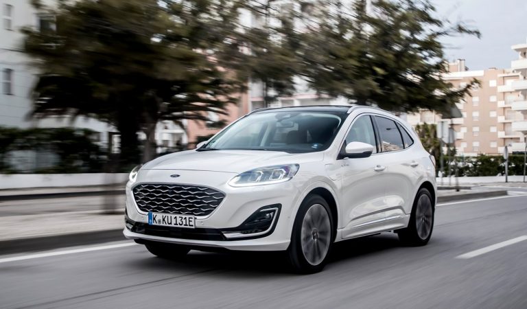 Ford Kuga ibrida plug-in: immagini ufficiali