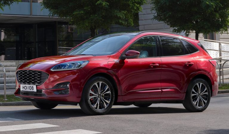 Ford Kuga ibrida plug-in: immagini ufficiali