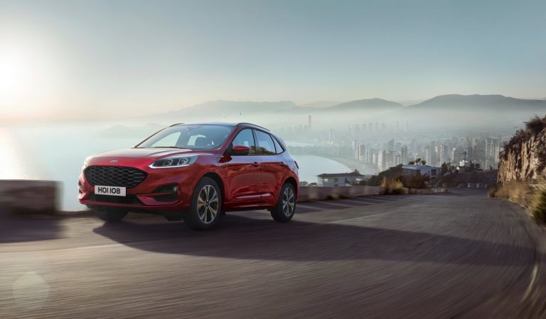 Ford Kuga ibrida plug-in: immagini ufficiali