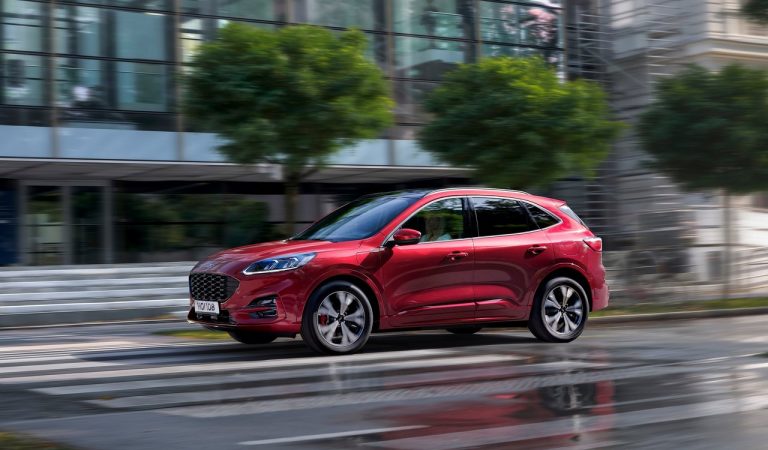 Ford Kuga ibrida plug-in: immagini ufficiali