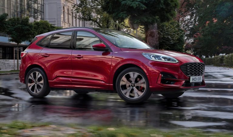 Ford Kuga ibrida plug-in: immagini ufficiali