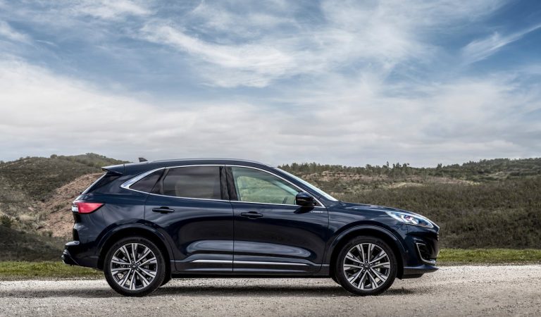 Ford Kuga ibrida plug-in: immagini ufficiali