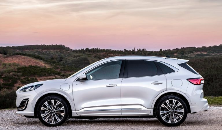 Ford Kuga ibrida plug-in: immagini ufficiali