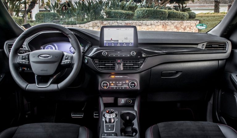Ford Kuga ibrida plug-in: immagini ufficiali