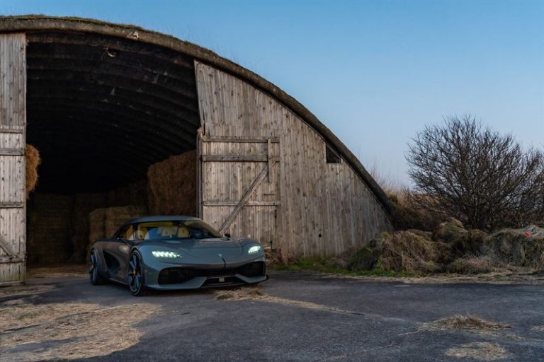 Koenigsegg Gemera: immagini ufficiali in pista
