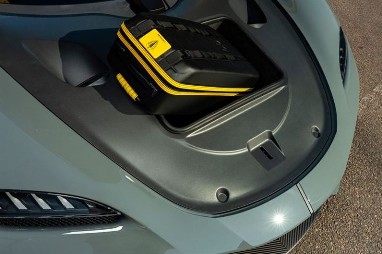 Koenigsegg Gemera: immagini ufficiali in pista