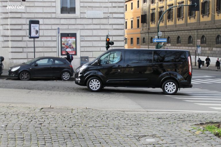 Ford Tourneo Custom: la prova su strada