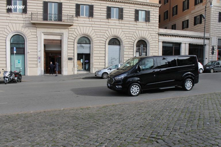 Ford Tourneo Custom: la prova su strada