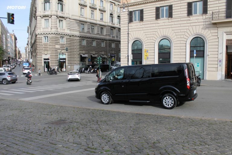 Ford Tourneo Custom: la prova su strada