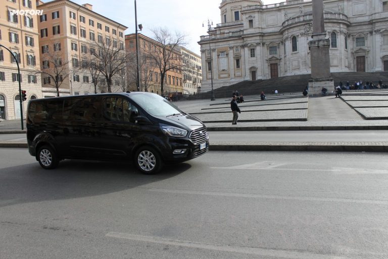 Ford Tourneo Custom: la prova su strada