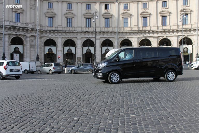Ford Tourneo Custom: la prova su strada