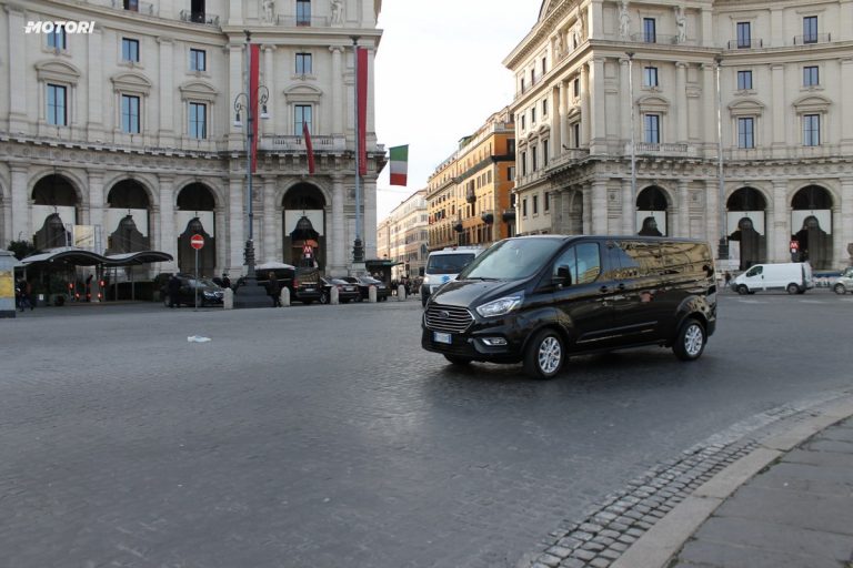 Ford Tourneo Custom: la prova su strada