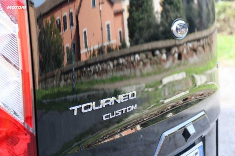 Ford Tourneo Custom: la prova su strada