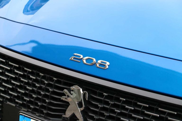 Peugeot 208 1.2 PureTech e 1.5 BlueHDi: la prova su strada