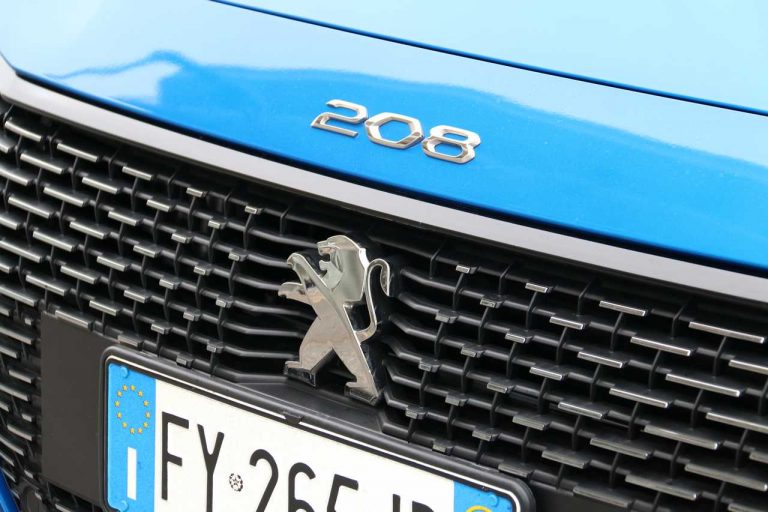 Peugeot 208 1.2 PureTech e 1.5 BlueHDi: la prova su strada