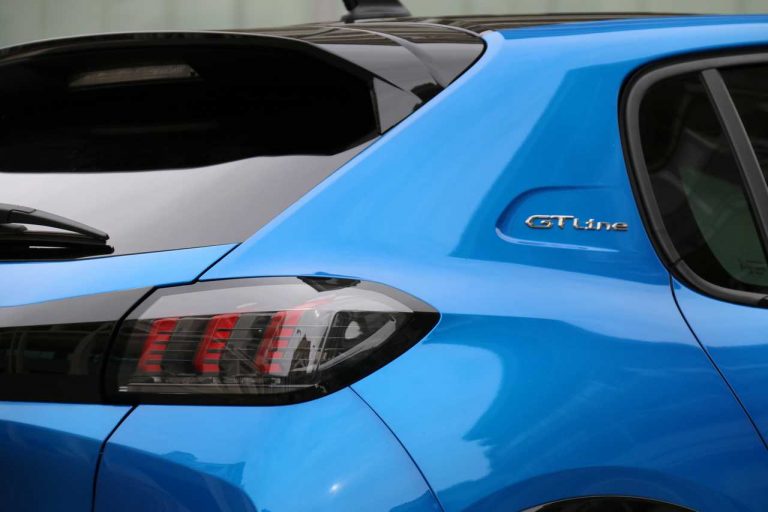 Peugeot 208 1.2 PureTech e 1.5 BlueHDi: la prova su strada
