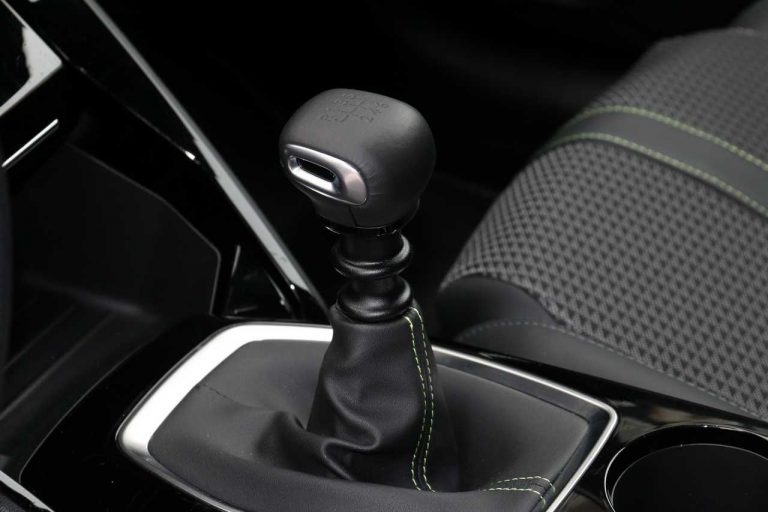 Peugeot 208 1.2 PureTech e 1.5 BlueHDi: la prova su strada