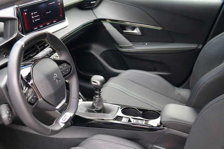 Peugeot 208 1.2 PureTech e 1.5 BlueHDi: la prova su strada