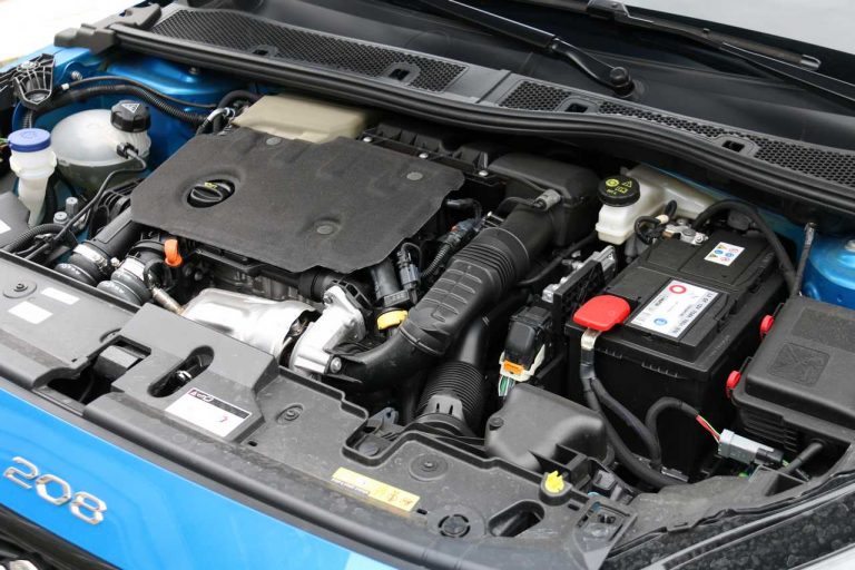 Peugeot 208 1.2 PureTech e 1.5 BlueHDi: la prova su strada