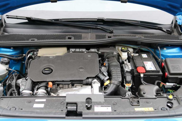 Peugeot 208 1.2 PureTech e 1.5 BlueHDi: la prova su strada