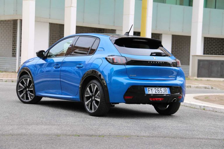Peugeot 208 1.2 PureTech e 1.5 BlueHDi: la prova su strada