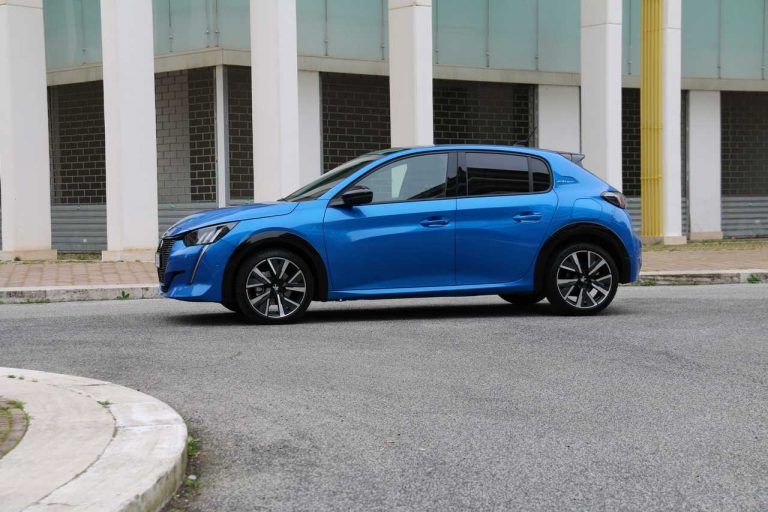 Peugeot 208 1.2 PureTech e 1.5 BlueHDi: la prova su strada