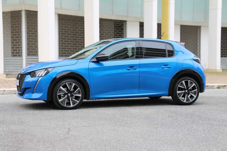 Peugeot 208 1.2 PureTech e 1.5 BlueHDi: la prova su strada
