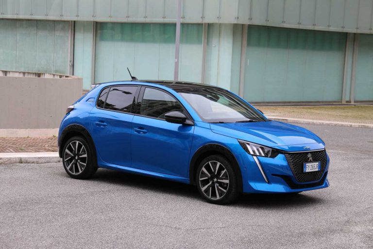 Peugeot 208 1.2 PureTech e 1.5 BlueHDi: la prova su strada