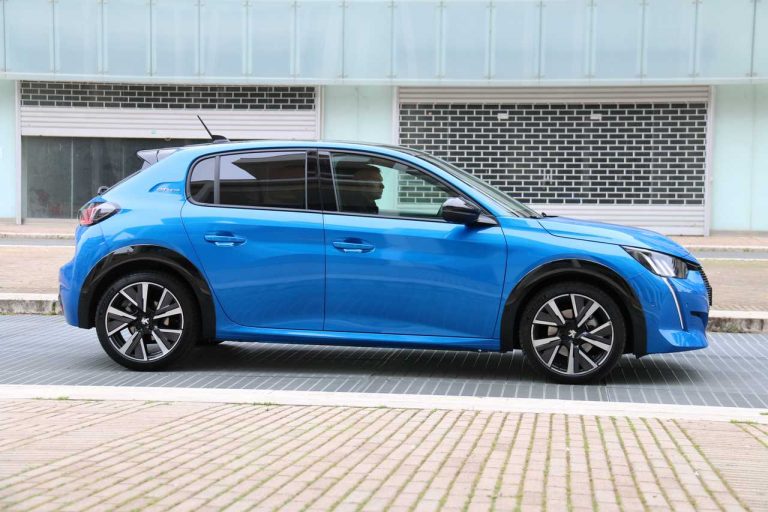 Peugeot 208 1.2 PureTech e 1.5 BlueHDi: la prova su strada