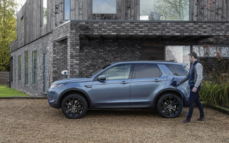 Land Rover Discovery Sport ibrida plug-in: immagini ufficiali