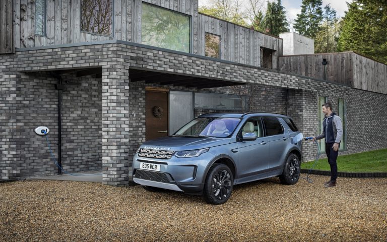 Land Rover Discovery Sport ibrida plug-in: immagini ufficiali