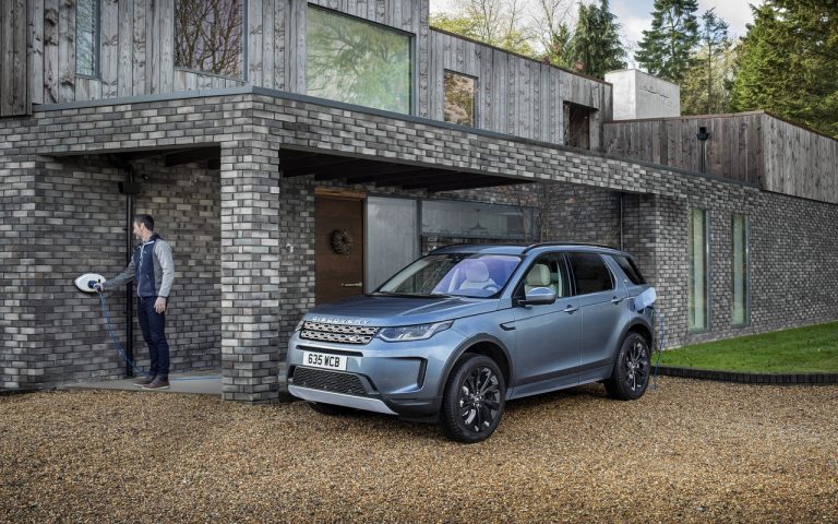 Land Rover Discovery Sport ibrida plug-in: immagini ufficiali