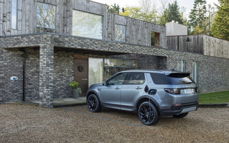 Land Rover Discovery Sport ibrida plug-in: immagini ufficiali