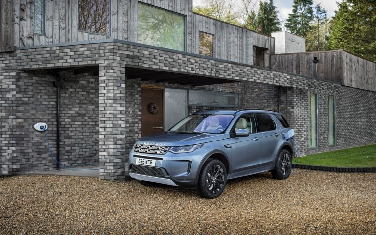 Land Rover Discovery Sport ibrida plug-in: immagini ufficiali
