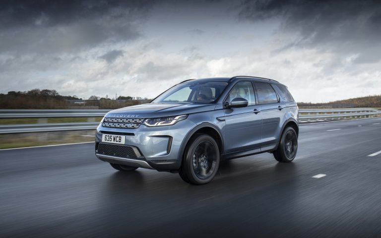 Land Rover Discovery Sport ibrida plug-in: immagini ufficiali