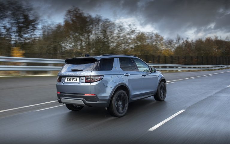 Land Rover Discovery Sport ibrida plug-in: immagini ufficiali