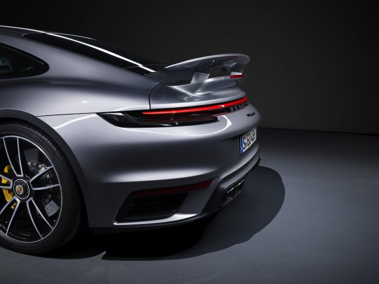 Porsche 911 Turbo S, l’assetto aerodinamico: immagini ufficiali