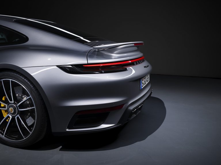Porsche 911 Turbo S, l’assetto aerodinamico: immagini ufficiali