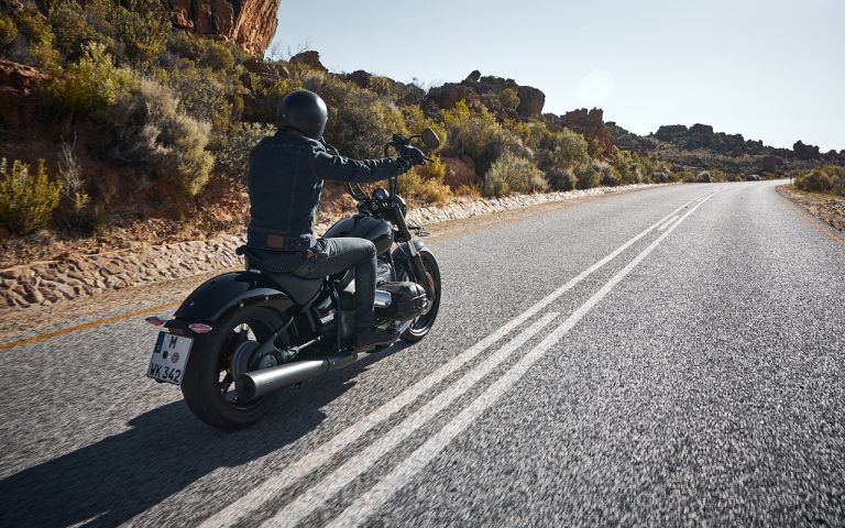 Nuova Bmw R 18: immagini ufficiali